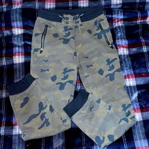Boys chamo sweat pants from old navy size 10/12